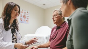 This picture depicts an Alzheimer's consultation between a care provider and their patient.