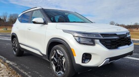 2024 Kia Seltos SX Turbo right front