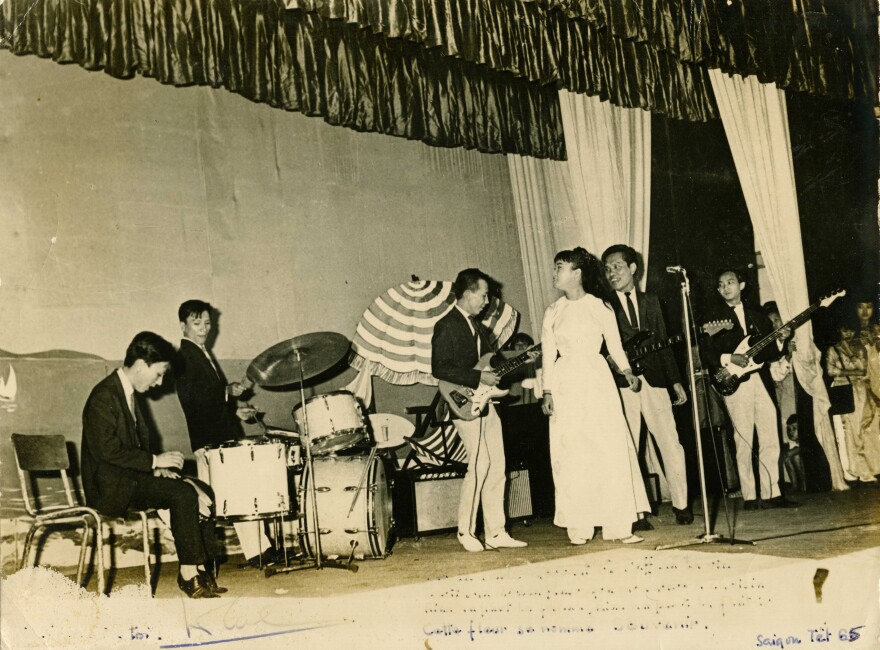 Phương Tâm performing at the Miss Vietnam Beauty Pageant with the Khanh Bang band at the Hung Dao Theatre in Saigon in 1965.