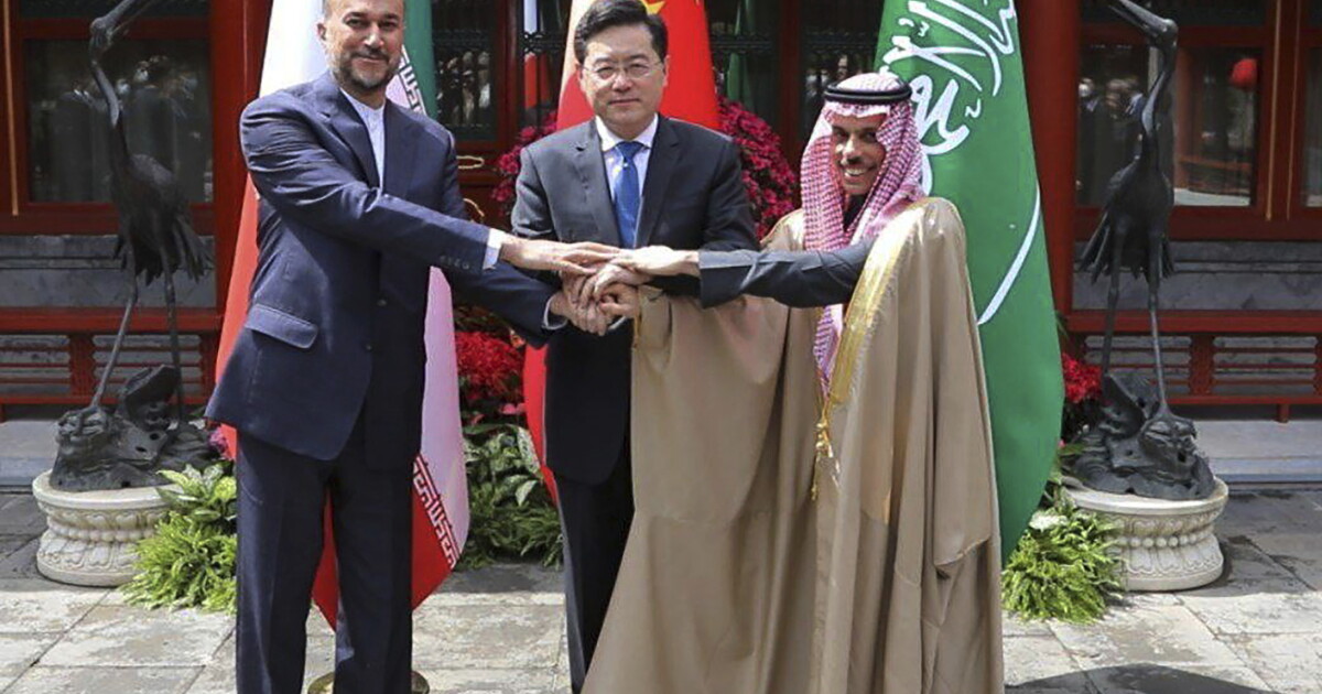 مبعوثون سعوديون وإيرانيون كبار يجتمعون في الصين لاتفاق يمكن أن يعيد بناء المنطقة مبعوثون سعوديون وإيرانيون كبار يجتمعون في الصين لاتفاق يمكن أن يعيد بناء المنطقة