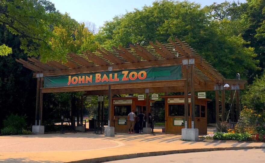 John_Ball_Zoo_entrance.jpg