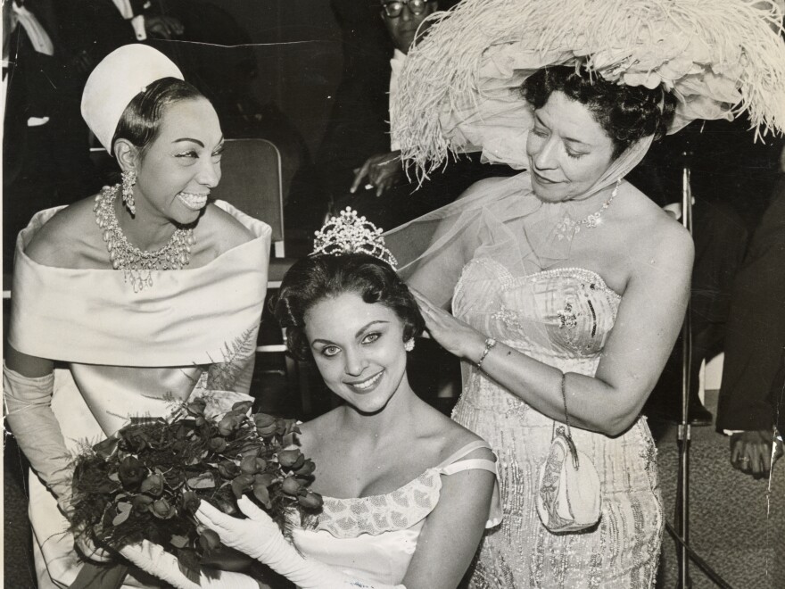 Josephine Baker (left), Mollie Moon (right) and the newly crowned Miss Beaux Arts Ball, 1960.