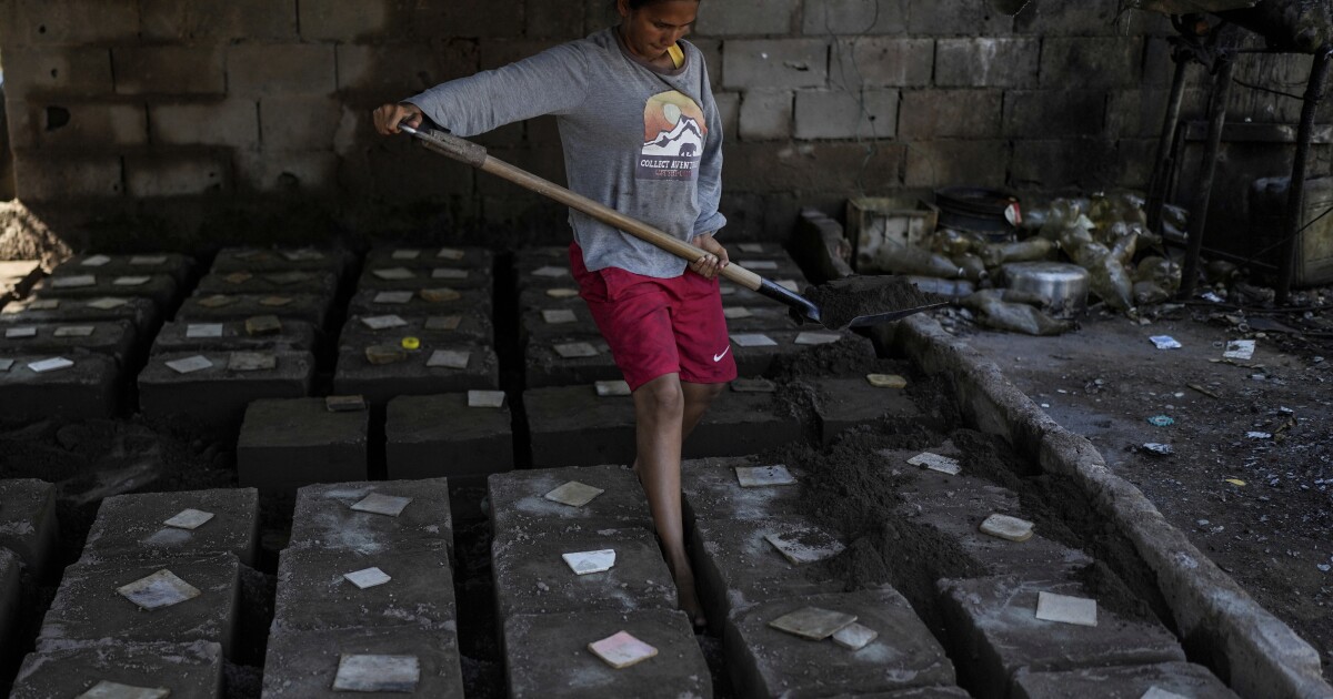Migrants returning to Venezuela face debt, harsh living conditions