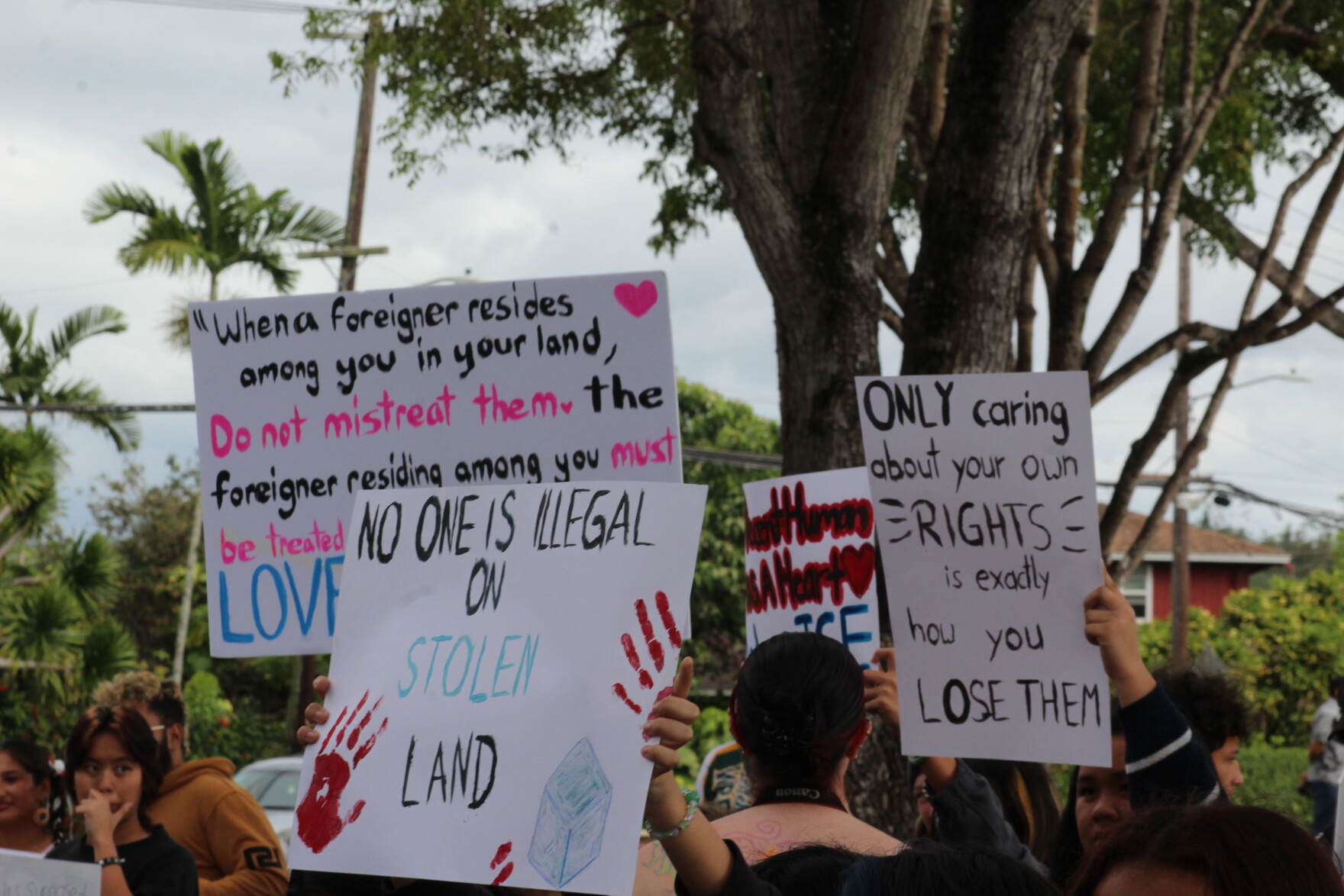 Oʻahu high school students protest ICE actions Hawai'i Public Radio