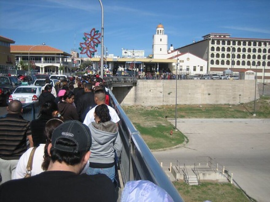 photo of a U.S. border crossing 