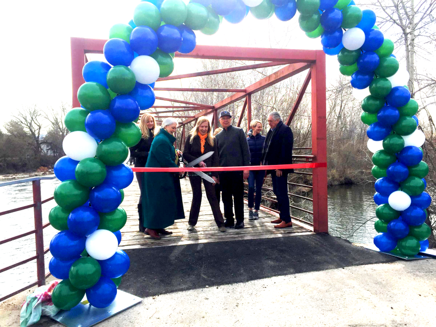 Ribbon cutting at the Plantation Island Bridge