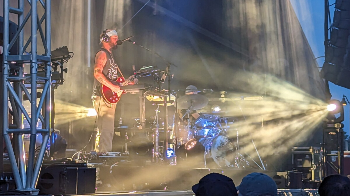 Bon Iver's Madison show felt small in all the right ways - Vimarsana News