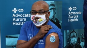 Kwame Raoul shows COVID vaccination