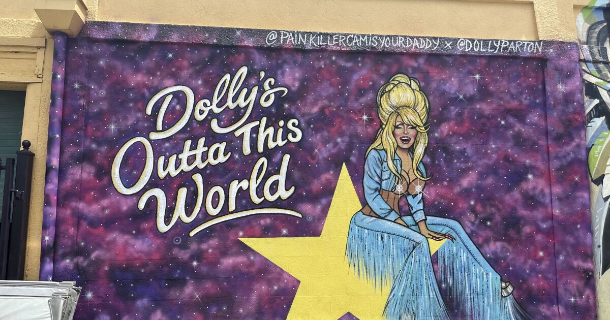 A Dolly Parton mural in Tampa draws fans after country star's passing