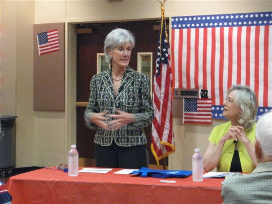 Secretary Sebelius addresses seniors in Irving.