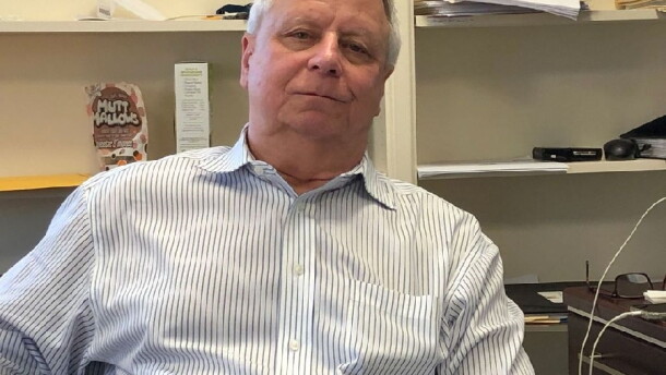 Wellfleet town administrator Tom Guerino apologized for his silence after the failed rescue of kayaker Nicholas Alvernaz.