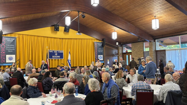 Voters gather for a candidate forum at Temple Adath Yeshurun in Manchester, Oct. 25, 2026.