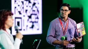 Alex Mahadevan (pictured above) leads Poynter’s AI Innovation Lab. He trains newsrooms and journalists on how to use AI ethically and responsibly.