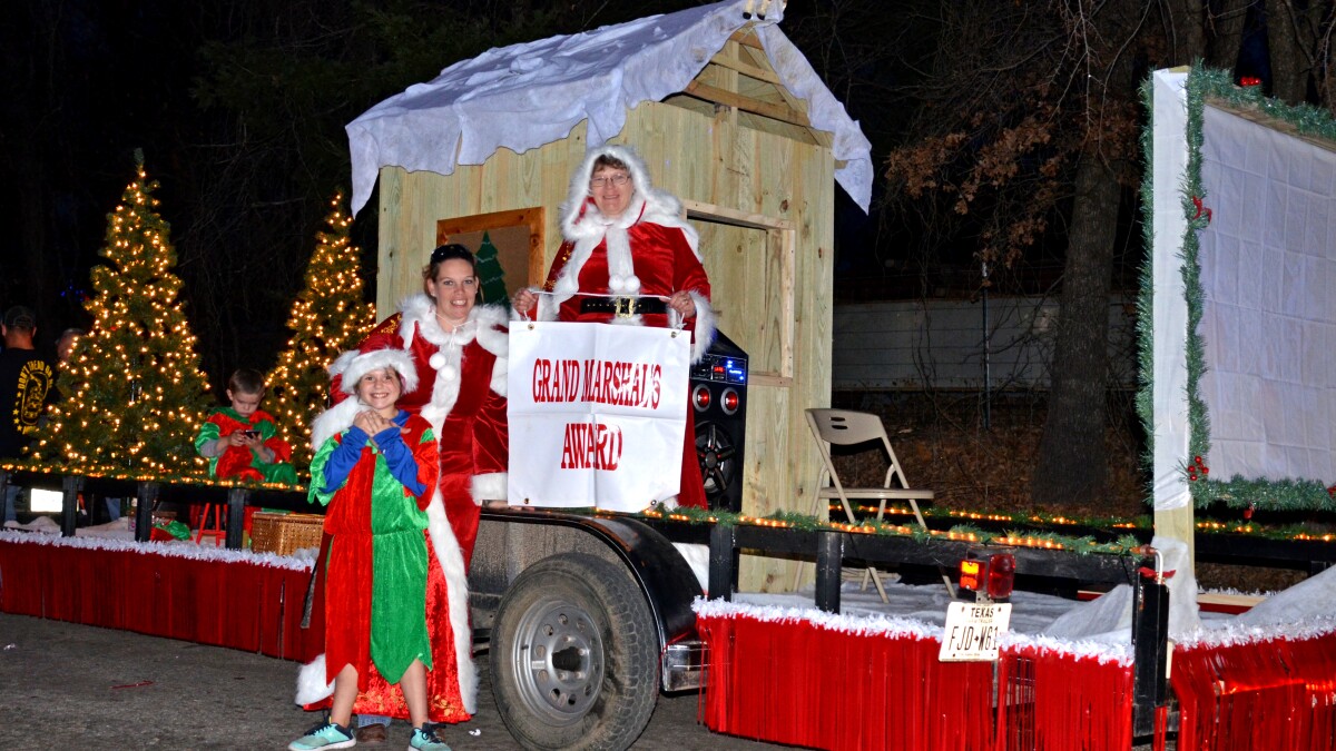 Slideshow: Chamber's Lighted Christmas Parade, image size:1200x675