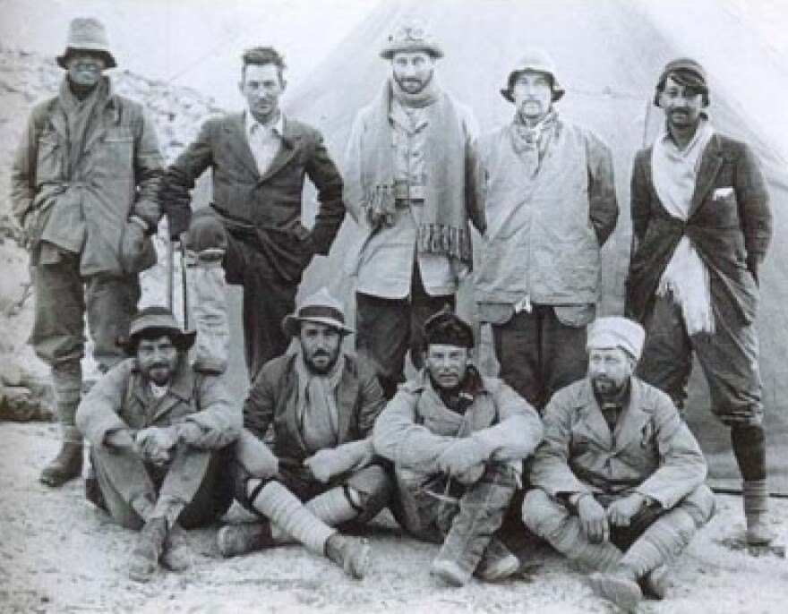 Mallory (back row, 2nd from left) and the 1924 Everest team
