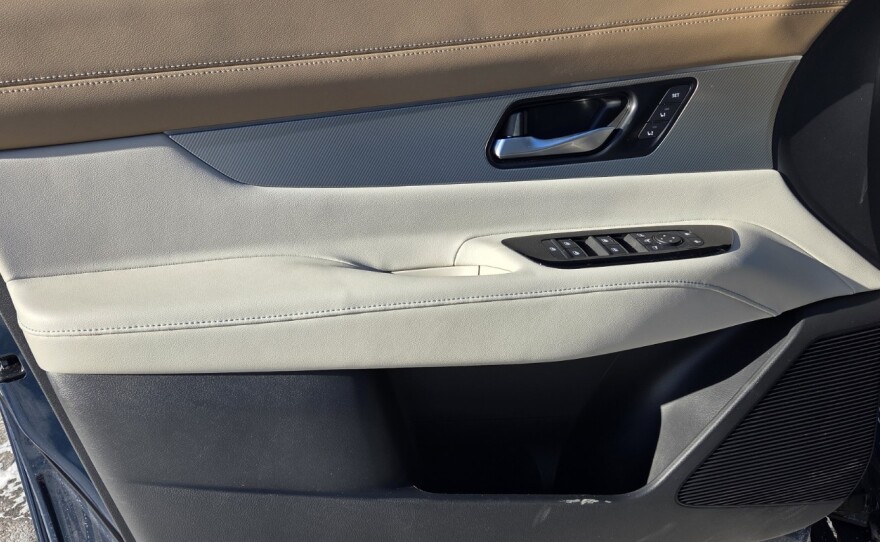 2026 Nissan Murano Platinum door panel