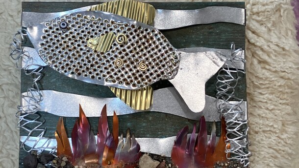 A sculpture picture featuring metal pieces to look like a scene from underwater.