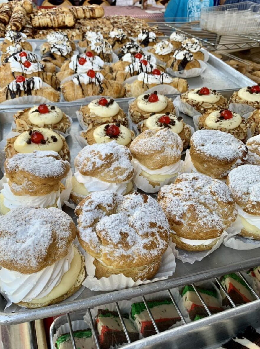 La Festa Italiana features Italian pastries.