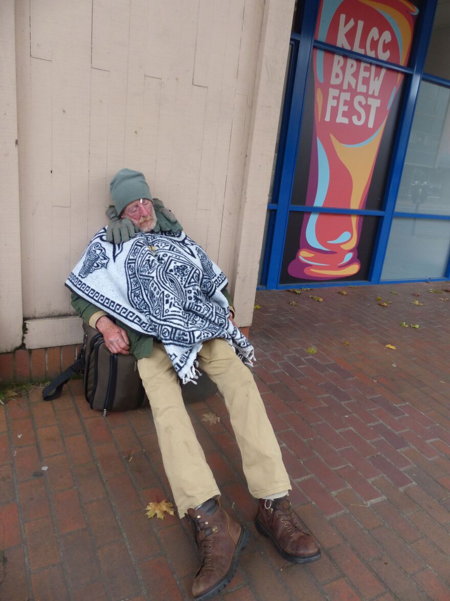 homeless_guy_at_klcc.jpg