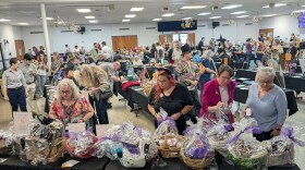 For Cats' Sake art shoppers pack the large ballroom space of the Tallahassee Elks Lodge.