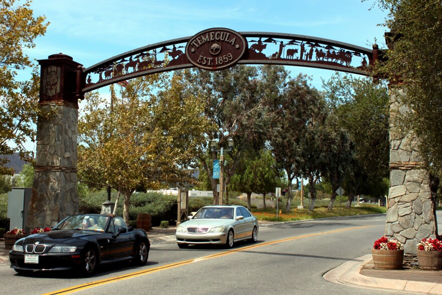 Cars driving through the City of Temecula.