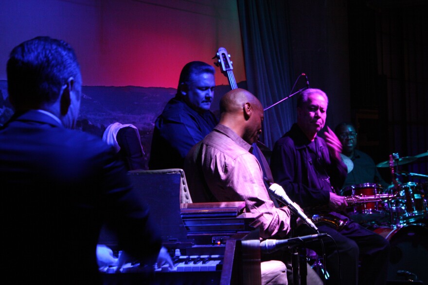 Doc Watkins sits in with Kevin Eubanks and his band.