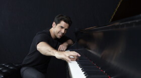 Jazz vocalist and pianist Tony DeSare will join KSUT for a virtual live session Friday, May 27 at 9:30 AM. DeSare will perform shows at The Lift at Cascade May 27-28, presented by Durango Cool Jazz.