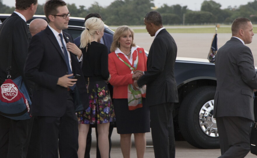 Gov. Mary Fallin greets President Obama Wednesday evening alongside her daughter Christina at Tinker Air Force Base 