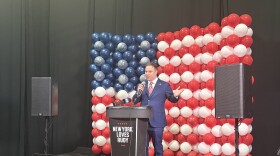 Anthony Constantino addressing his supporters at an Amsterdam warehouse