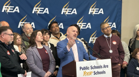 El presidente de la Asociación de Educación de Florida, Andrew Spar, habla sobre el estado de la educación pública en una conferencia de prensa el jueves 5 de febrero de 2026, en el edificio del sindicato de maestros en Tallahassee.