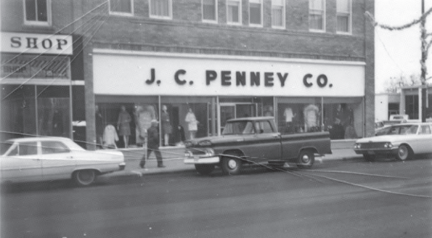 During its postwar renovation, the Yankton store’s glass blocks were covered over with a smooth cladding, and the one-piece metal sign was replaced with individual metal letters that offered higher visibility.