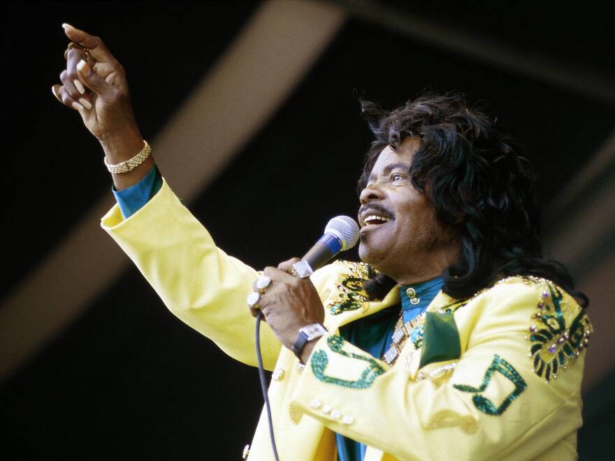 Ernie K Doe performs at the 2001 New Orleans Jazz Festival.