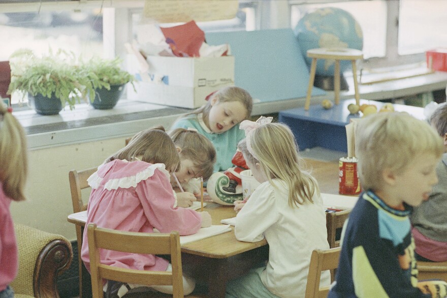 First grade students read together during a break at the Waterford-Halfmoon Elementary School in New York, Jan 28, 1991. (AP Photo/David Jennings)