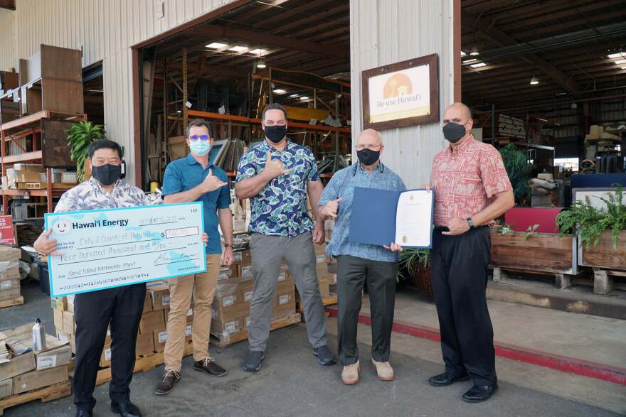 Honolulu Mayor Rick Blangiardi (second from left) proclaims the first Wednesday in October as Energy Efficiency Day in the City and County of Honolulu on Oct. 6, 2021.