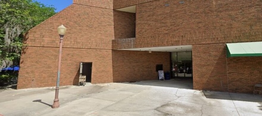The old Winter Park library building in 2022, soon after it closed to the public. Several development companies, arts groups, and other entities have submitted proposals to use the building in the ensuing years. It is scheduled to become Blue Bamboo Center for the Arts later this year.