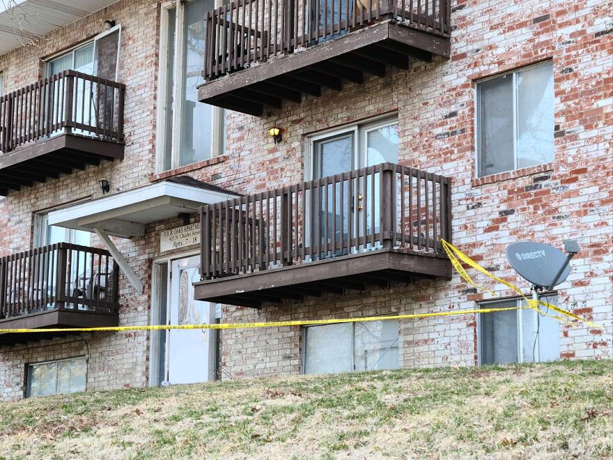  Macomb police say the suspect in a shooting early Wednesday is now is custody. The shooting occurred in an apartment building on North Charles Street, on the east edge of the Western Illinois University campus. 