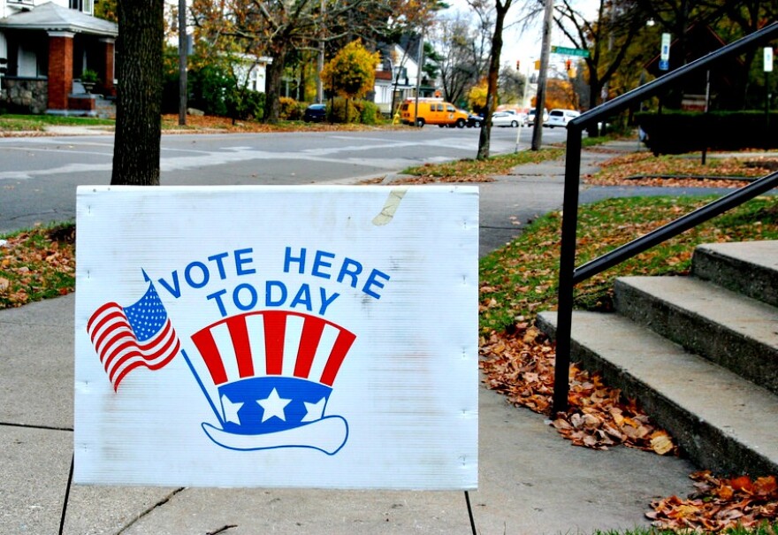 Sign directing voters to polling place