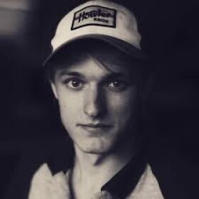 Musician Ben Stephens wearing a trucker hat.