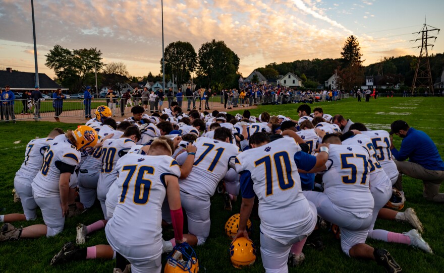 Seymour pregame huddle.