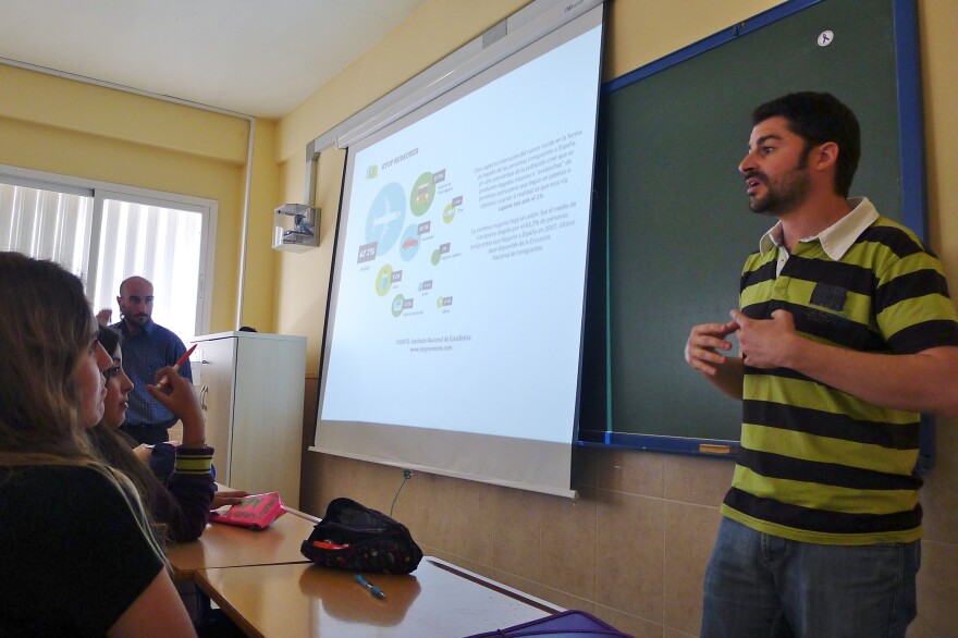 Juan Alberto Ruiz Casado speaks to high school students in Spain's Malaga province about challenging stereotypes of immigrants. Here he explains how most immigrants arrive in Spain by airplane — not by rubber raft.