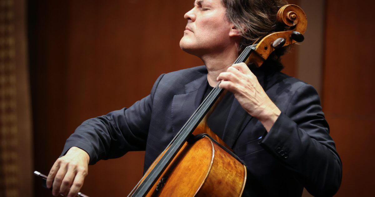 Award-winning cellist Zuill Bailey breaks down walls between audience and performer