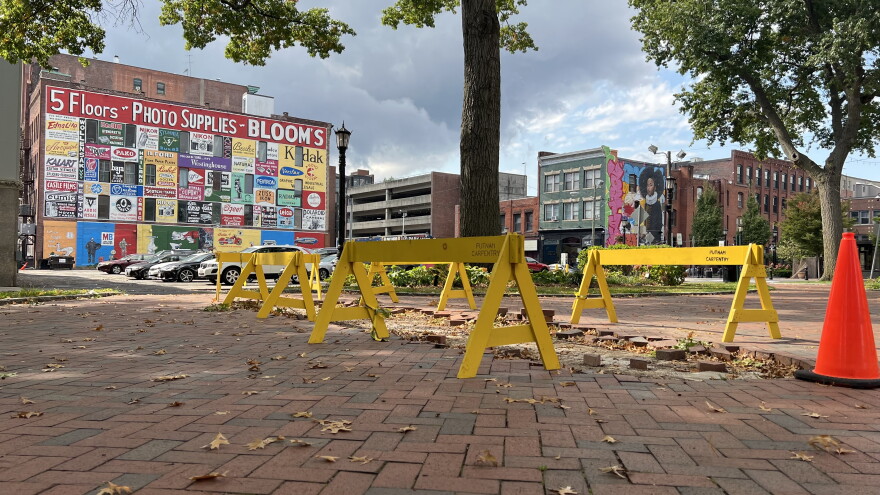 Stearns Square Springfield Preservationists call for return of pink granite bench from 1887 to ...