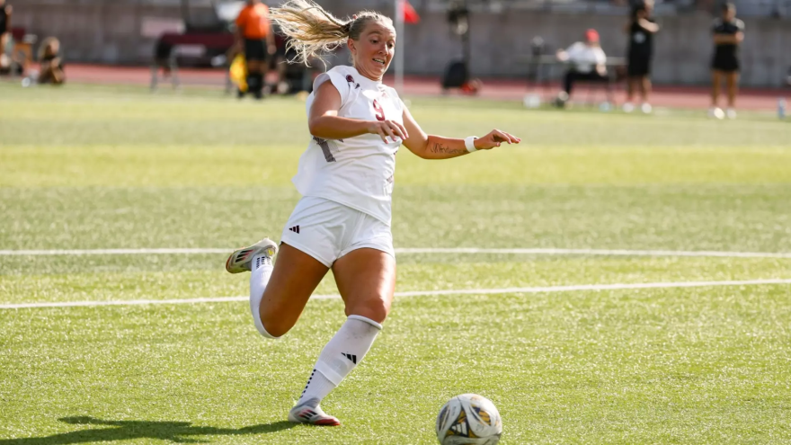 Macee McKenna dives for ball during 2025 match