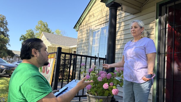 Organizing manager of Progreso, Giovanni Severino, speaks with voter Xochitl Flores in the 14th Legislative District of Yakima.
