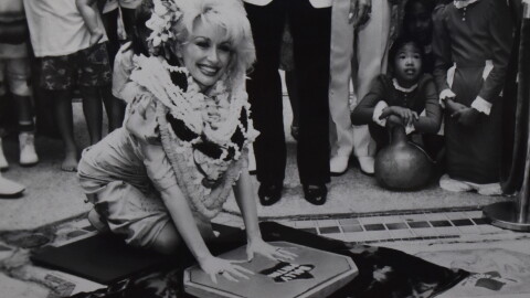 Dolly Parton Waikiki