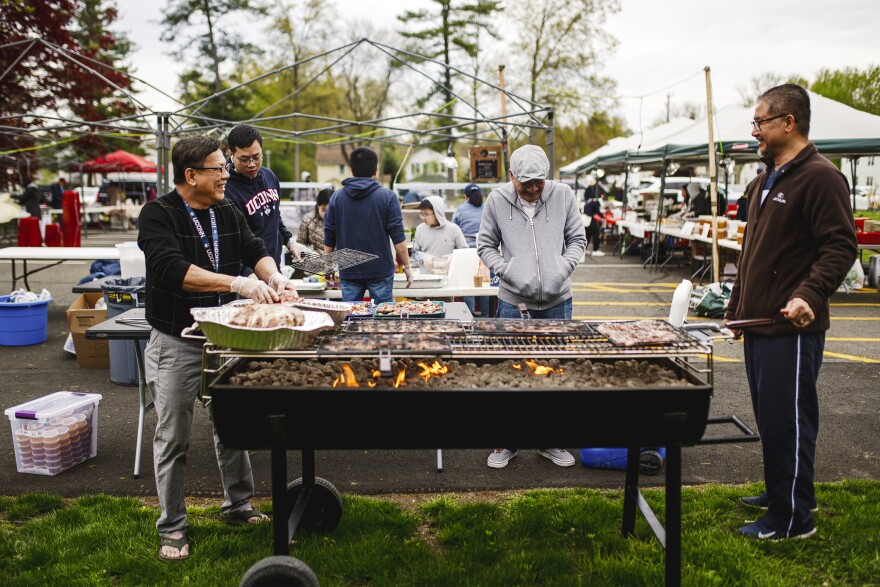 050722 - WEST HARTFORD CT - Vietnamese Night Market in West Hartford, where people find comfort in familiar food and languages. Preparations are made before the start of the market. Tony Spinelli/CT PUBLIC