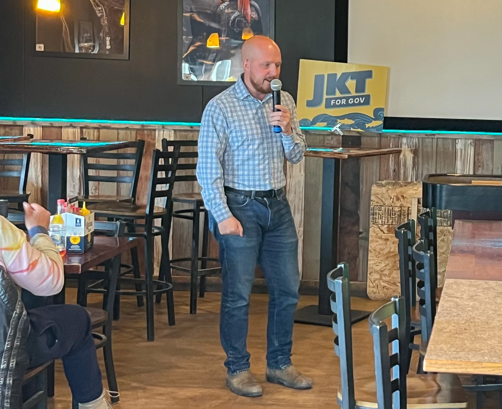 Former Southeast Alaska lawmaker campaigns for governor in Unalaska