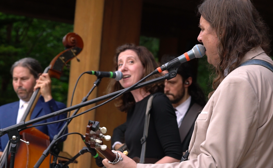 Henhouse Prowlers performing live at Rockford's Anderson Japanese Gardens