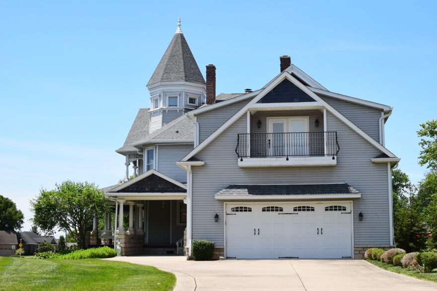 Jamey Noel’s 7,982-square-foot Jeffersonville mansion sold for $635,000 in May 2025.