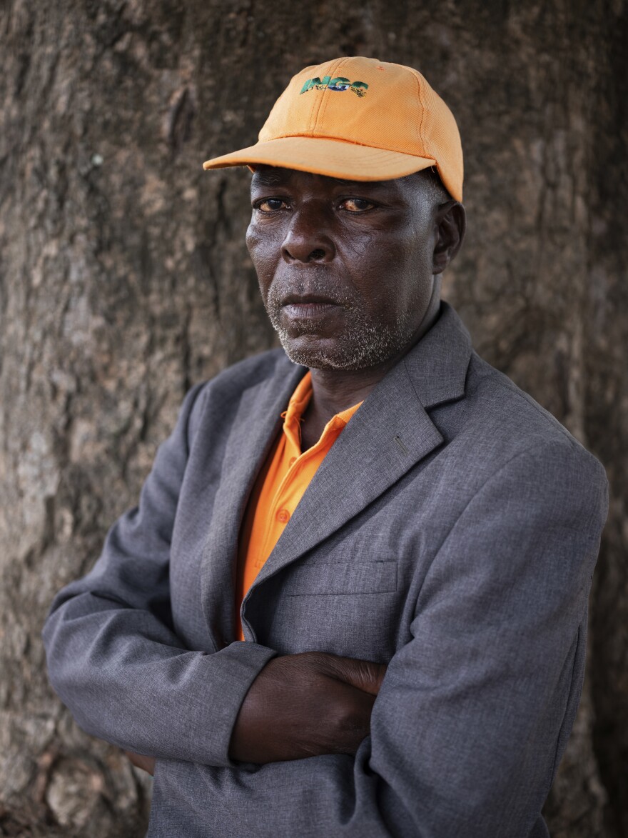 Antonio Cossa is a member of the Disaster Risk Reduction Committee in the town of Xidwaxine. The committee has helped residents become more resilient when faced with droughts and floods.